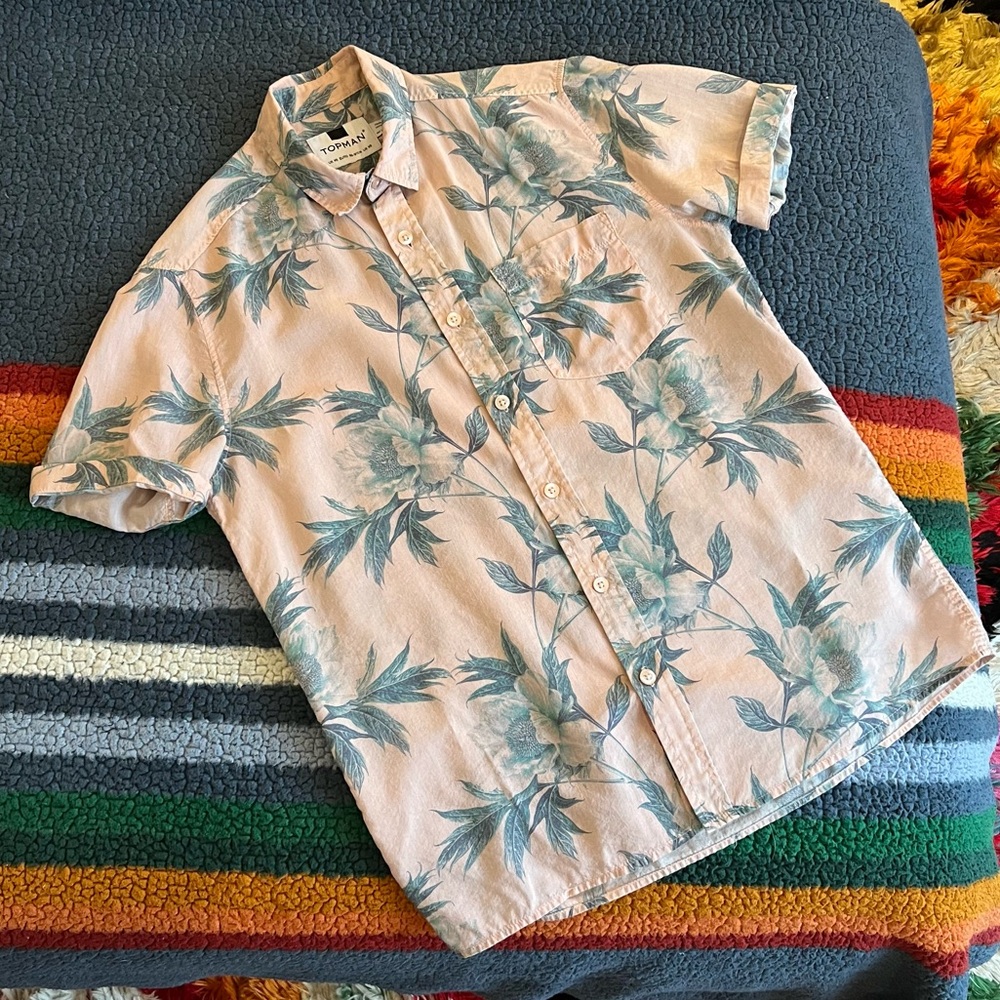 Lightweight Floral Short Sleeve Button-up Shirt